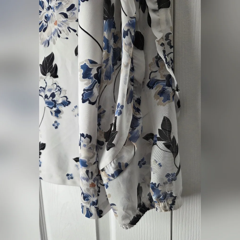 Ann Taylor Factory White Blouse with Blue Floral Print Size L - Picture 4 of 13